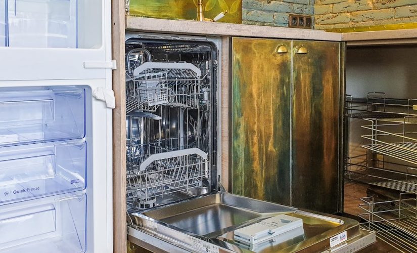 Mikrofarma w meblach: ukryte moduły hydroponiczne w kuchni i salonie – jak je zaprojektować, zbudować i utrzymać