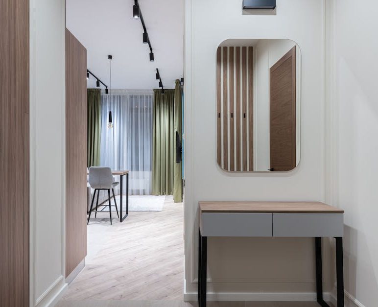 Meble i ściany z pamięcią ciepła – jak ukryć magazyn energii w mieszkaniu za pomocą paneli PCM