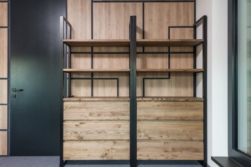 Inteligentne listwy przypodłogowe 4w1 – ogrzewanie, światło, okablowanie i czujniki w jednym profilu