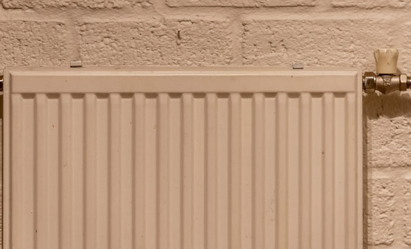 Ciepłe ściany i chłodne meble z gliny: kapilarno-radiacyjne moduły 2w1 do ogrzewania i chłodzenia domu